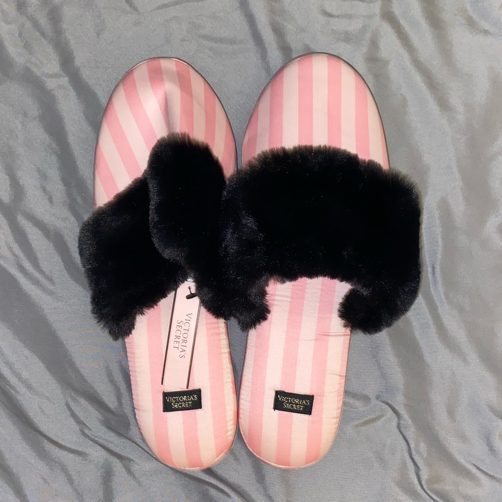 NWT Victoria’s Secret Slippers - Picture 2 of 5